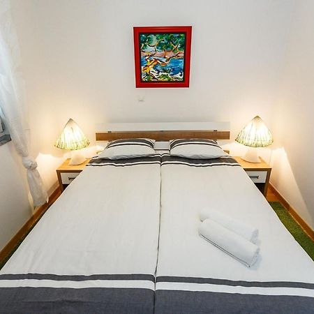 Apartment Adria 3 Malinska Bagian luar foto