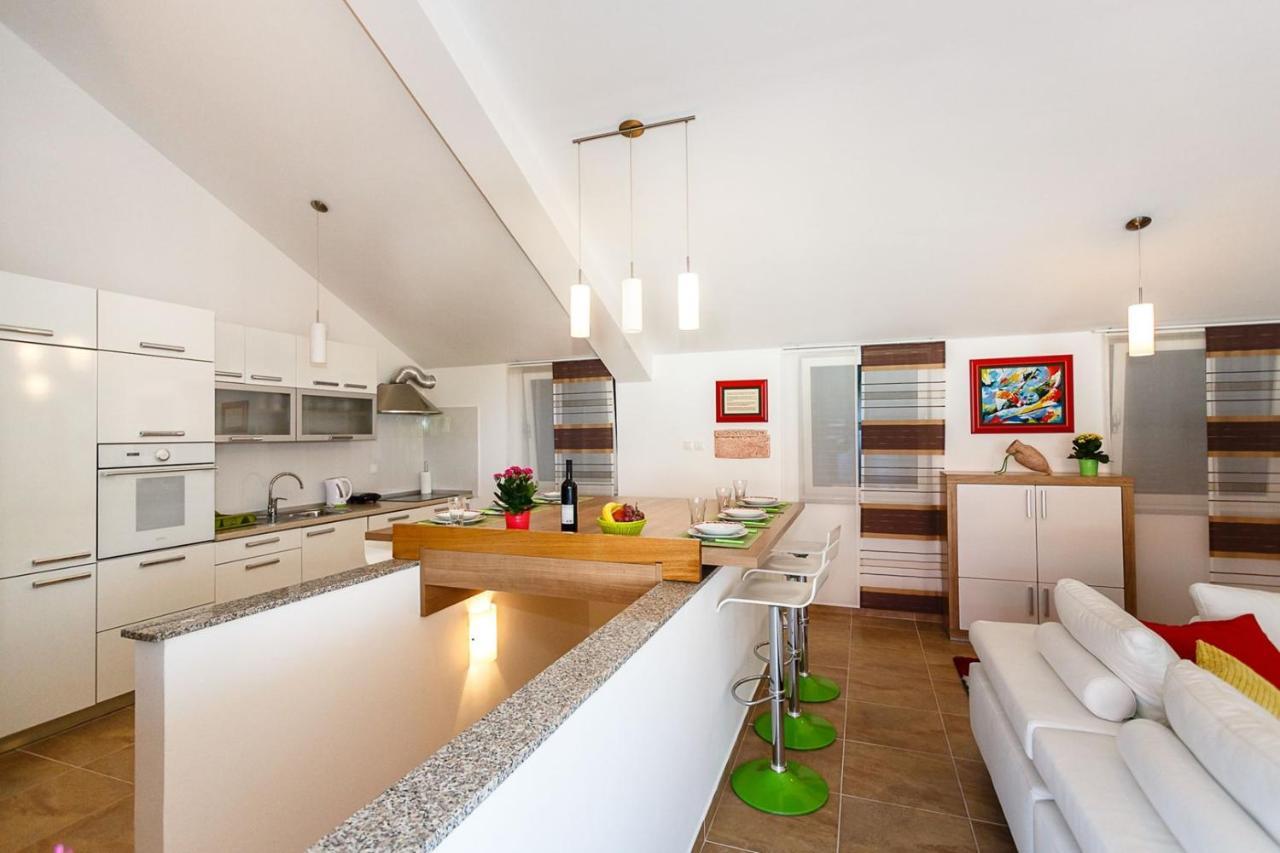 Apartment Adria 3 Malinska Bagian luar foto
