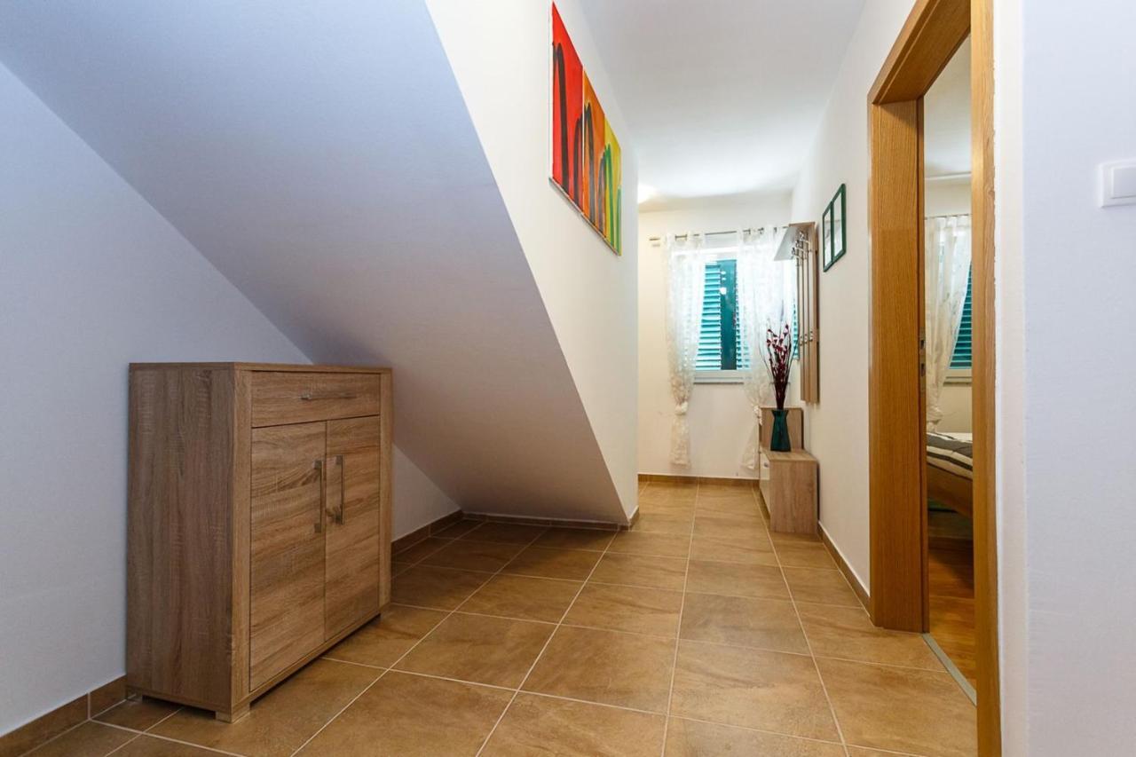Apartment Adria 3 Malinska Bagian luar foto