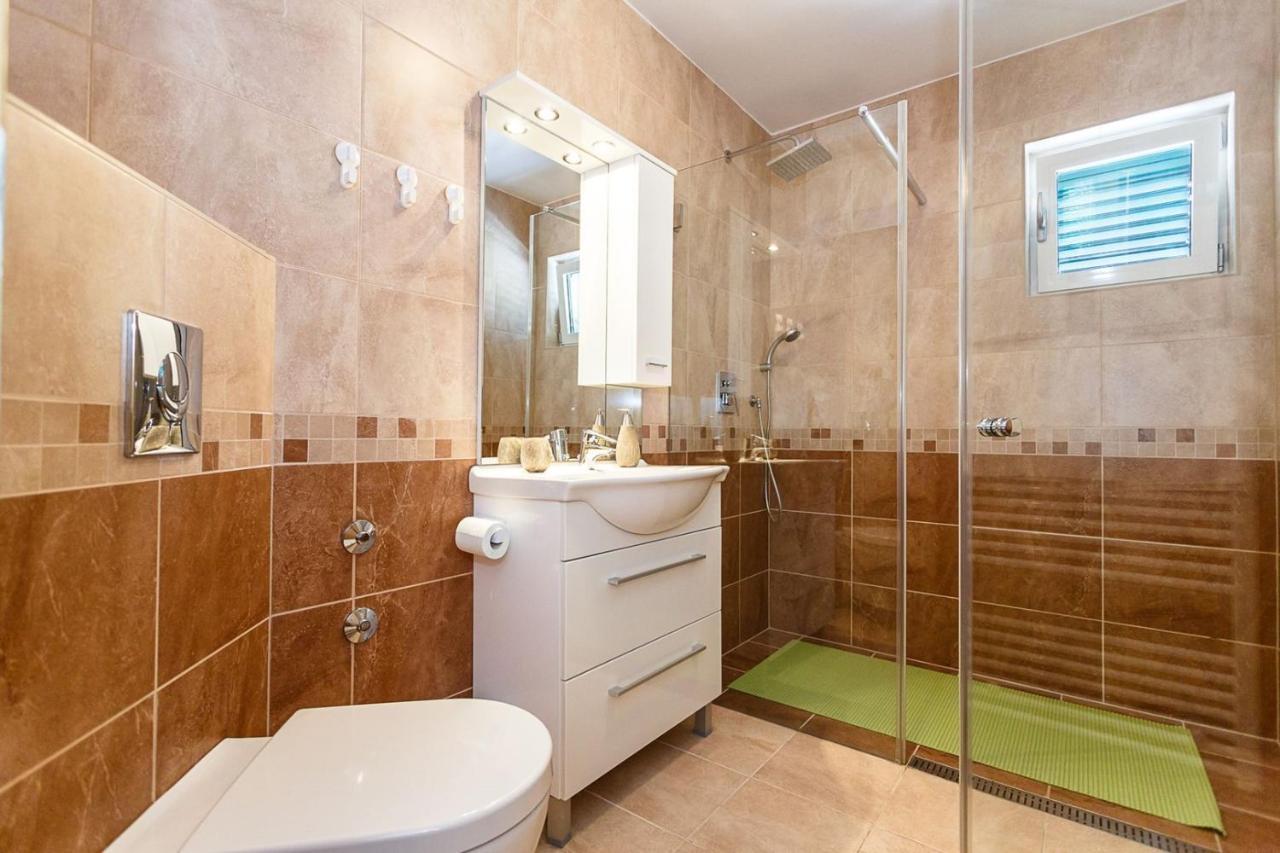Apartment Adria 3 Malinska Bagian luar foto