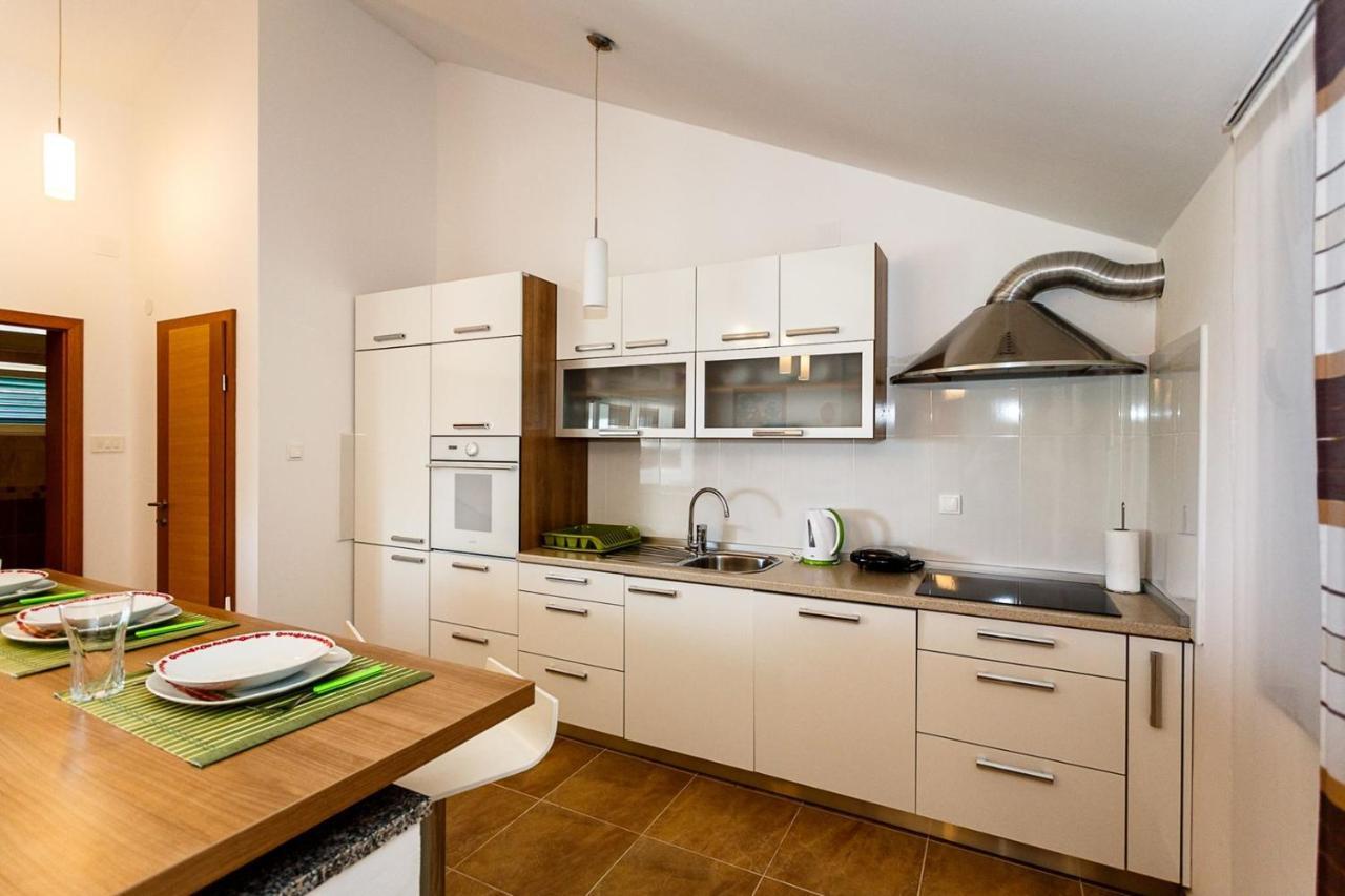 Apartment Adria 3 Malinska Bagian luar foto