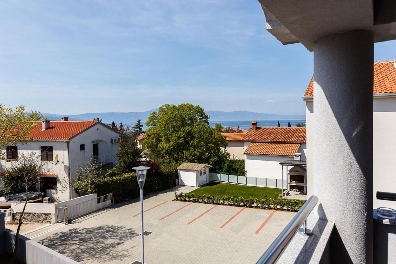Apartment Adria 3 Malinska Bagian luar foto