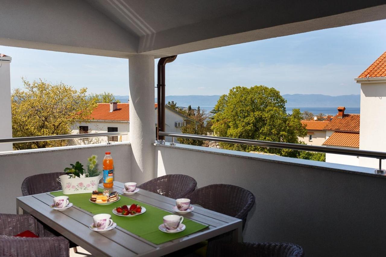 Apartment Adria 3 Malinska Bagian luar foto