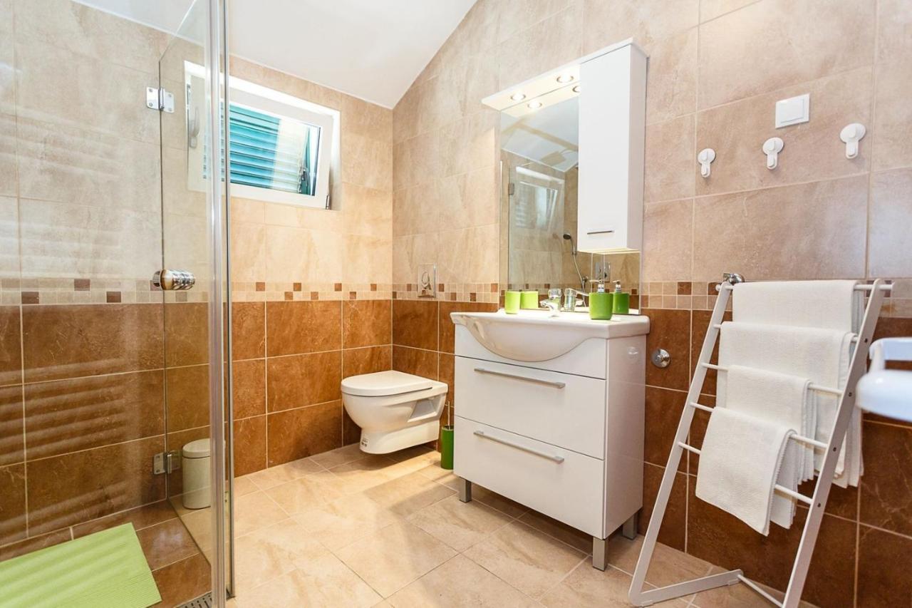 Apartment Adria 3 Malinska Bagian luar foto